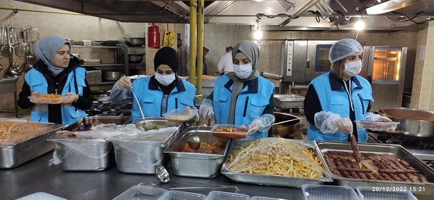 ‘KOMŞUM PROJESİYLE’ SICAK YEMEK DESTEĞİ