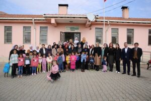 PROTOKOL EŞLERİNDEN ANLAMLI ZİYARET