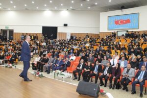 VALİ CANALP, BAŞARI ÖYKÜSÜNÜ ANLATTI