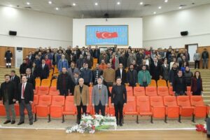 ÜNİVERSİTEDEN AKADEMİK KURUL TOPLANTISI