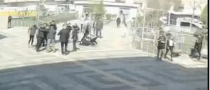 ADLİYE ÖNÜNDE KAVGA