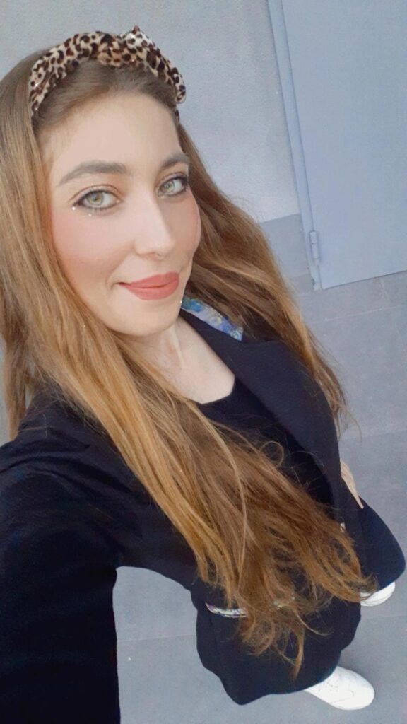 TÜRKİYE’DE GÖZLER SANATÇI GİZEM KÖSE’NİN YENİ KLİBİNDE