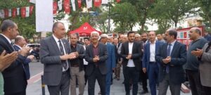 CHP’ YE KATILIMLAR SÜRÜYOR