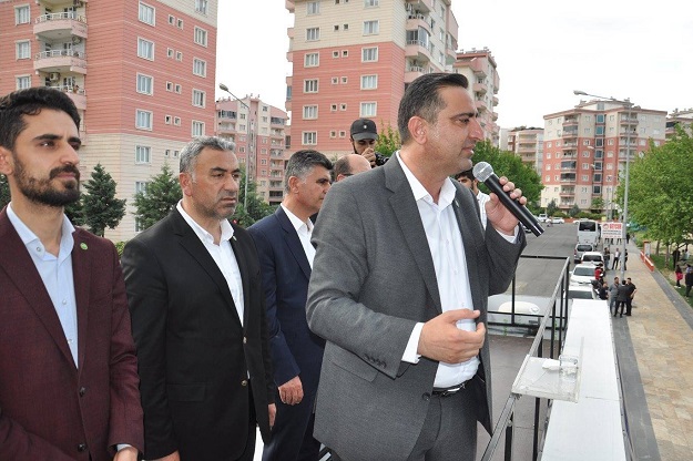 “Kürt meselesini silahın ve terörün girdabından kurtaracağız”