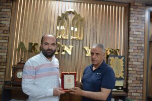 SPORSEVER İŞ İNSANI RIDVAN AKGÜN’E PLAKET