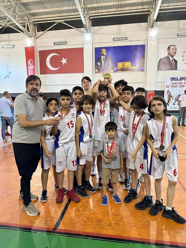 MİNİK BASKETBOLCULAR ŞAMPİYON OLDU