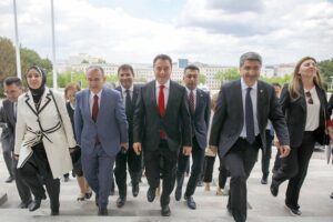 Ekmen, CHP’den Ayrıldı