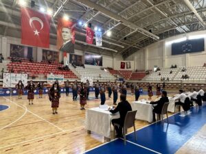 HALAY TADINDA FOLKLOR YARIŞMASI