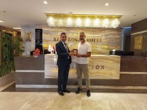 REAL KONAK HOTEL’DEN SADIK MİSAFİRLERİNE PLAKET