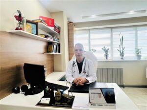 MAHMUT HOCA HASTALARINA ŞİFA DAĞITIYOR