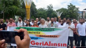 “İNSANCA YAŞAYABİLECEK ÜCRET,  VERGİDE ADALET VE EMEĞİMİZİN KARŞILIĞINI İSTİYORUZ”