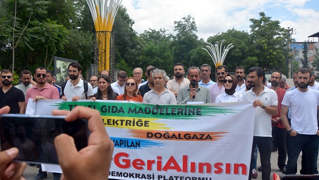 “İNSANCA YAŞAYABİLECEK ÜCRET,  VERGİDE ADALET VE EMEĞİMİZİN KARŞILIĞINI İSTİYORUZ”