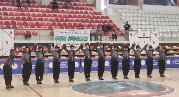 200 FOLKLORCUNUN GÖZÜ VALİDE