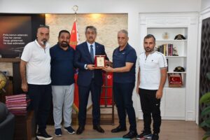 ASKF’DEN KÖROĞLU’NA TEŞEKKÜR PLAKETİ