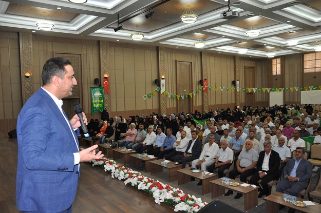 “Kapitalist sistem sürekli tüketim ekonomisini dayatıyor”