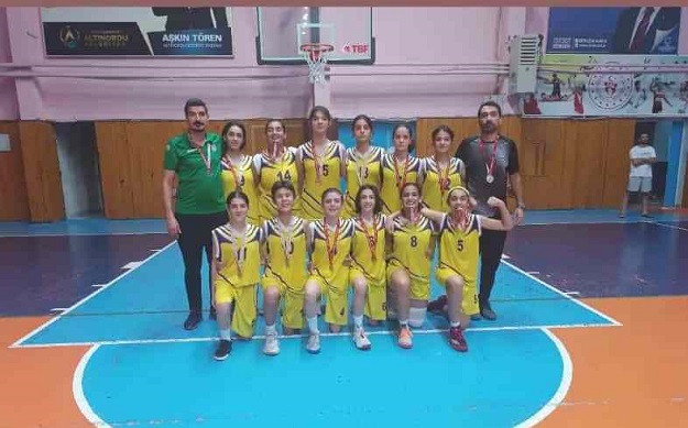 BATMANLI KIZLAR, KARADENİZ EKİPLERİNİ EZGİ GEÇTİ