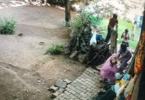 74 YAŞINDAKİ KADINA SALDIRDILAR