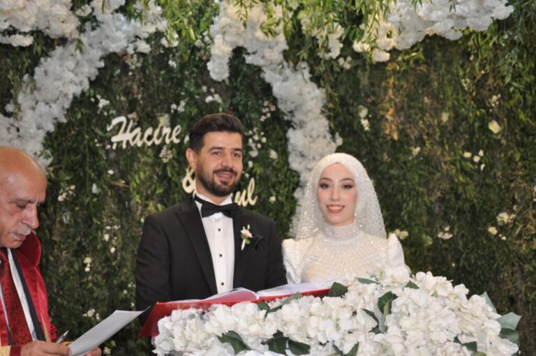 Yıldız ve Taş ailelerinin mutlu günü