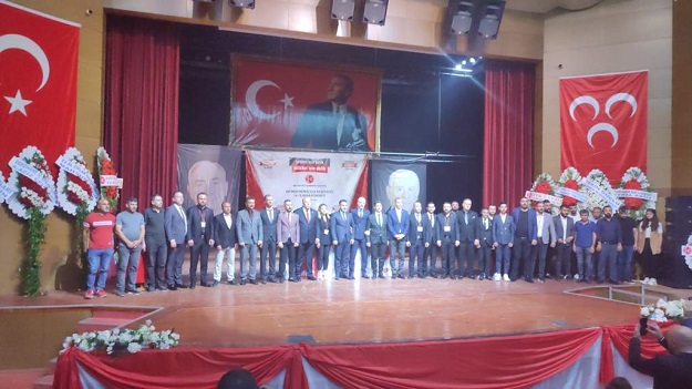 MHP MİTİNG GİBİ KONGRE YAPTI