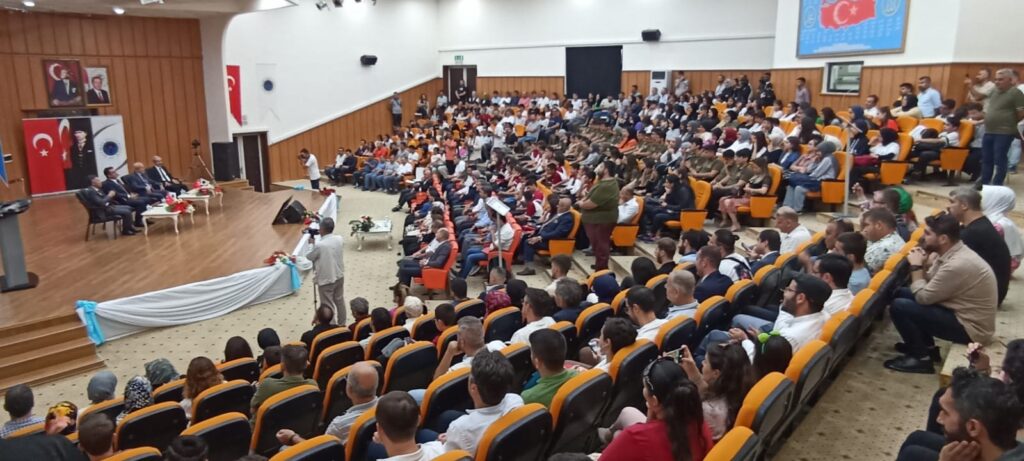 Akademisyenler öğrencilerle buluştu