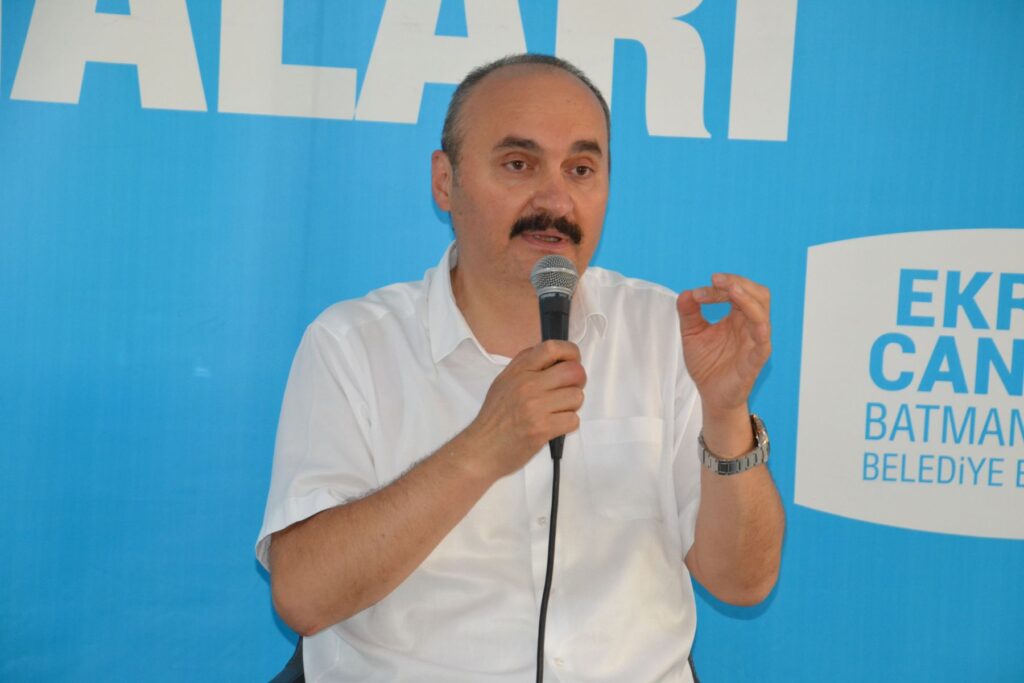 “Belediyenin borçlanmasını düşürdük”