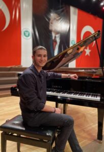 ÇITAYI YÜKSEK TUTTU! ESERLERİYLE BURSA’YI DÜNYAYA TANITACAK!