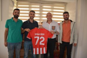 İŞİTME ENGELLİLERDEN EREN’E FORMA