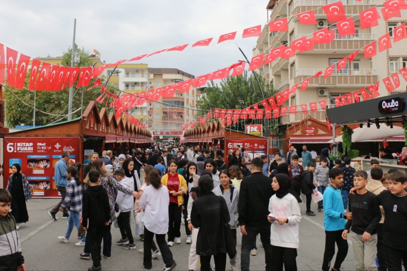 KİTAP FUARINA REKOR KATILIM!