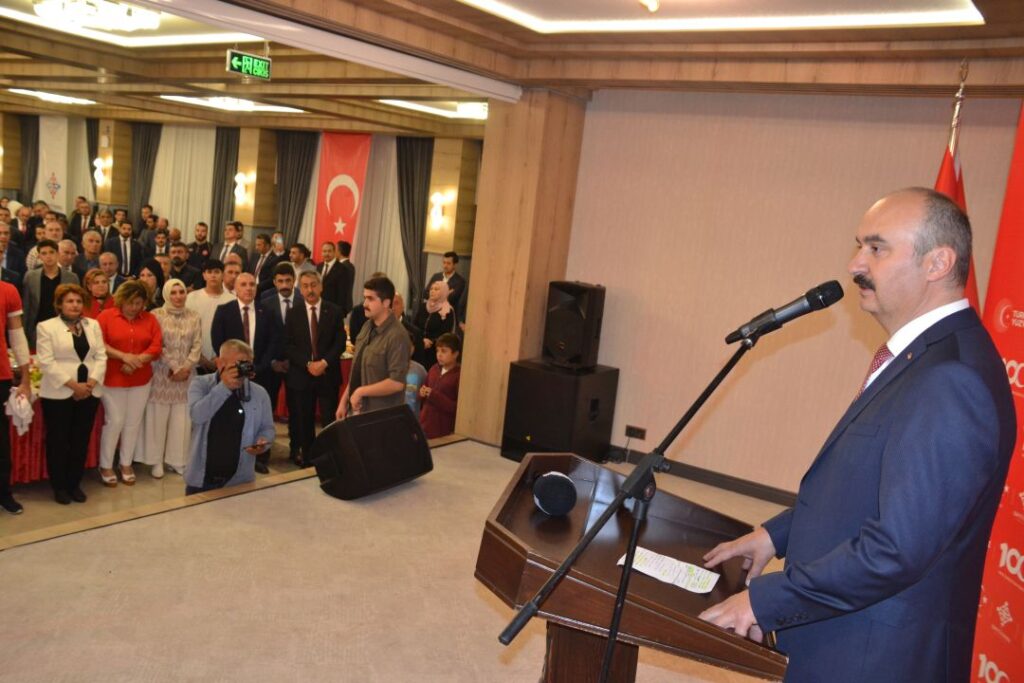 “Rahat bir yüzyıl olarak yaşamadık”