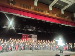 100. YILIN ANISINA ‘100 KİŞİLİK DEV KORO’ SAHNEDEYDİ