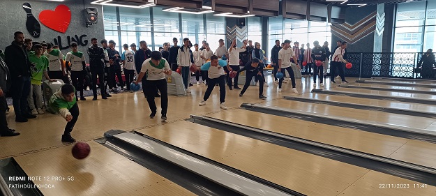 ‘BOWLİNG’ ŞAMPİYONASINDA FARABİ RÜZGÂRI