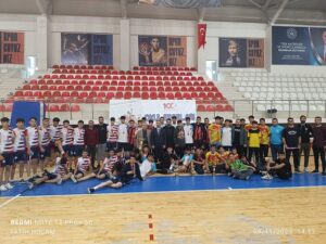 ERKEKLERDE ŞAMPİYON FARABİ ANADOLU LİSESİ