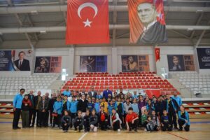 MASA TENİSİ MİNİKLER ŞAMPİYONASI SONA ERDİ