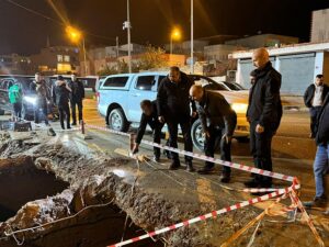 VALİ CANALP SEL BÖLGESİNDEN AYRILMIYOR