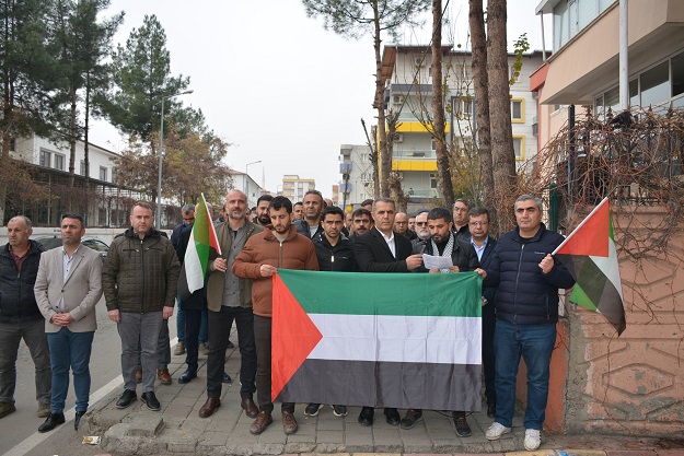 “GAZZE’DE İNSANLIK ÖLÜYOR”