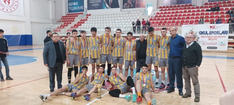 BASKETBOL’DA MEHMET AKİF ERSOY RÜZGÂRI; 100-44