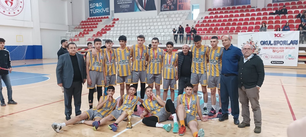 BASKETBOL’DA MEHMET AKİF ERSOY RÜZGÂRI; 100-44