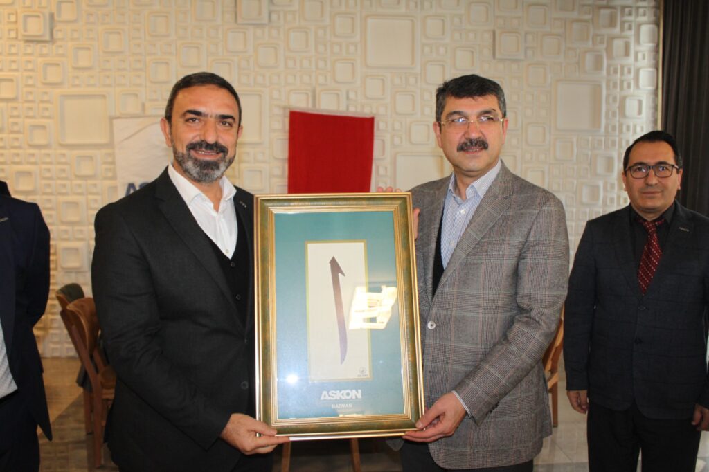 “Batman’a gönül borcumuz ve sevdamız var”