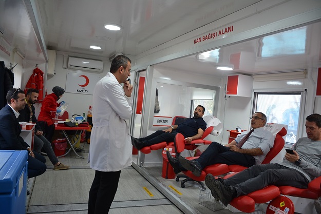 GENÇLİK SPOR KIZILAY’A KAN BAĞIŞLADI