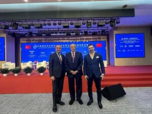 MİDYATLI İŞ ADAMI “ÖZCAN SEZER” SEKTÖRÜNDE ÇİN’İN EN BÜYÜK TÜRK YATIRIMCISI OLDU