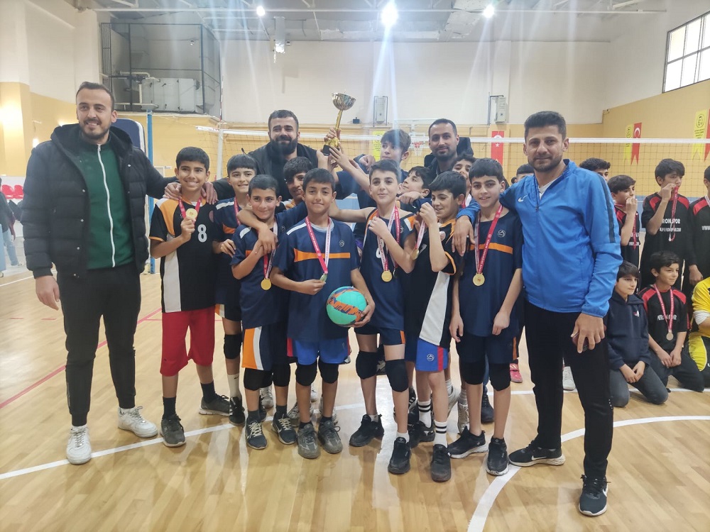 VOLEYBOL ŞAMPİYONU KOZLUK ATATATÜRK ORTAOKULU