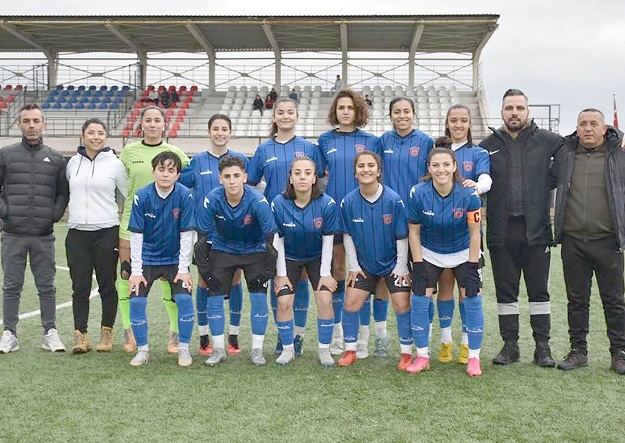HEM RAKİBİNİ, HEM HAKEMİ YENDİLER; 9-0