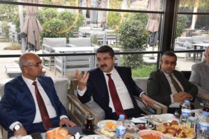 “BİZ BAŞKASININ TAKLİTÇİSİ OLMAYALIM, KENDİMİZ OLALIM”