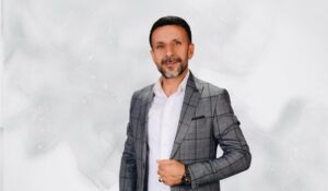 “HİZMET ETMEYE SÖZ VERDİK”