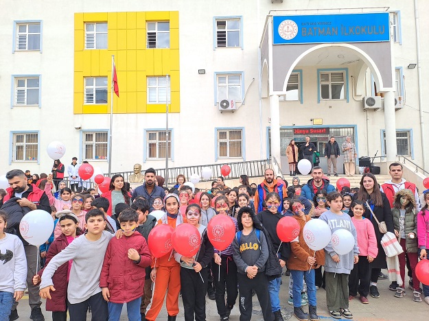 HEM EĞLENİP, HEM ÖĞRENDİLER