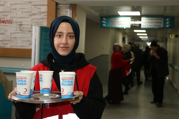 8 Noktada Sıcak Çorba İkramı