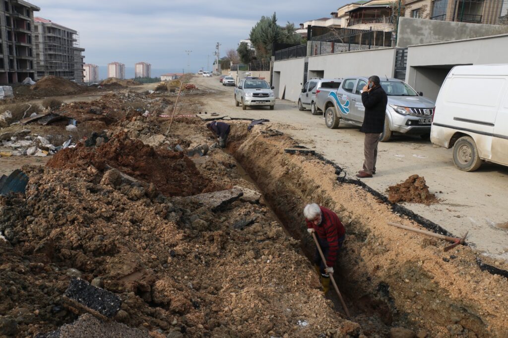 Kanalizasyon hatları yenileniyor