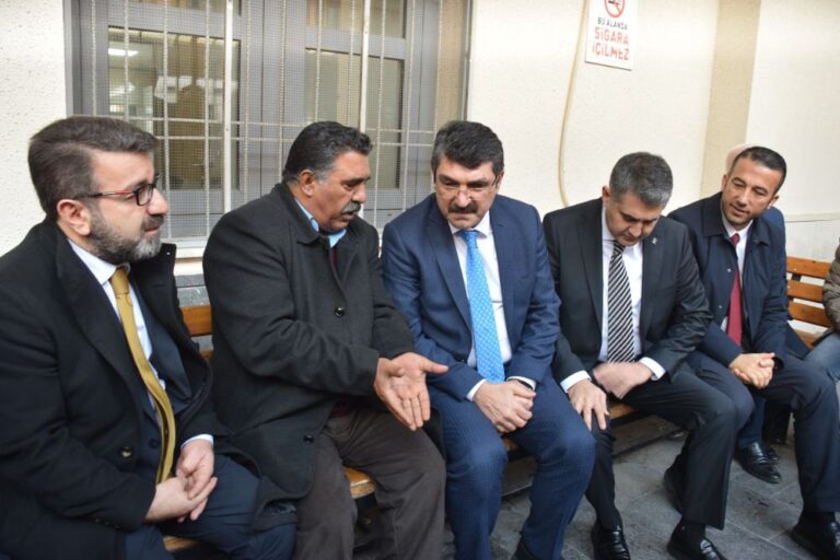 Nasıroğlu, kavga eden ailelerle görüştü