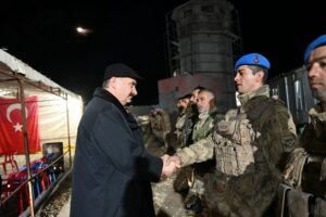 VALİ CANALP, 2024’E ASKERLERLE GİRDİ