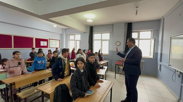 Ramanlı’dan okul ziyaretlerinde “Kürtçe seçmeli ders” vurgusu
